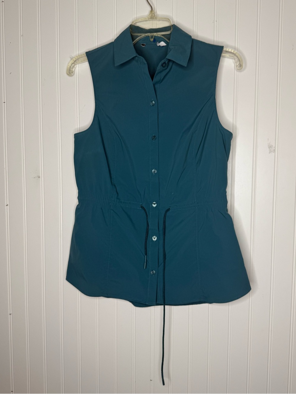 ATHLETA Levitate Poplin Tank with Buttons and drawstring Size Small
